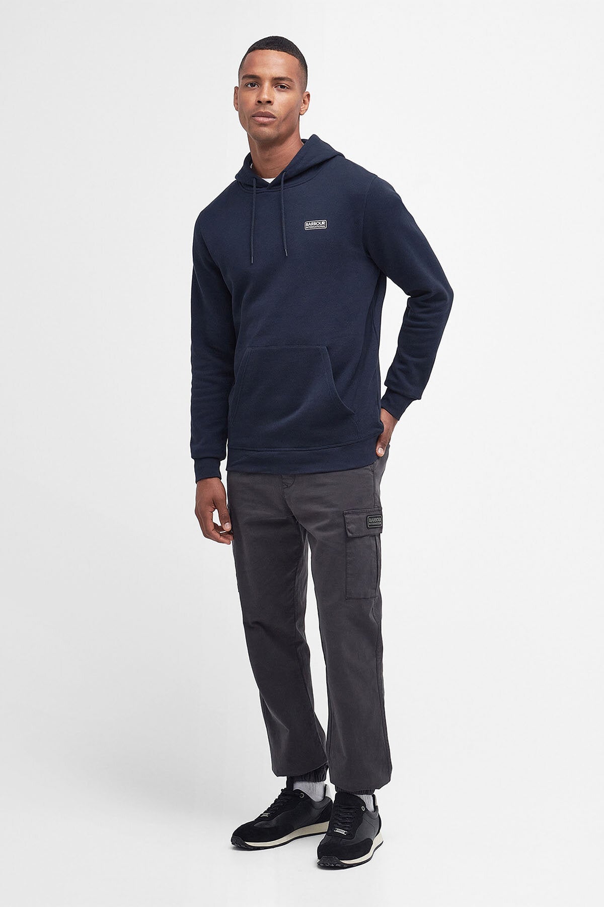 Kapuzenpullover mit kleinem Logo