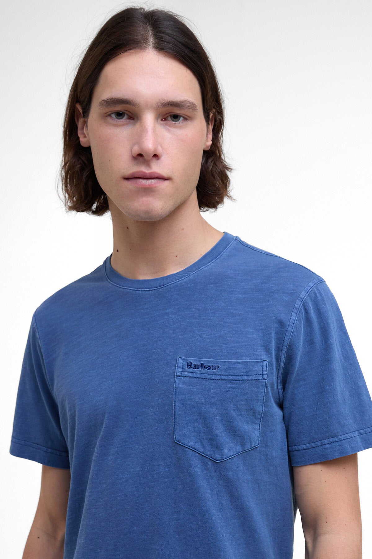 Pigmentgefärbtes T-Shirt mit Brusttasche