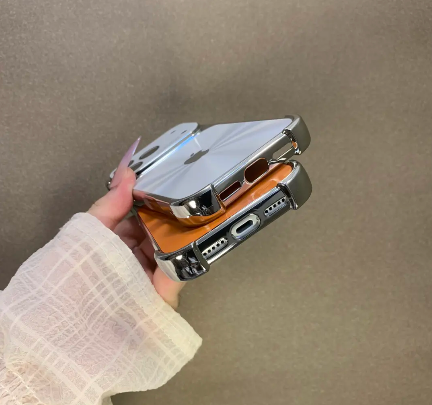 Stoßfeste Handyhülle in voller Größe mit AI-Taste und CD-Muster für iPhone-Serie