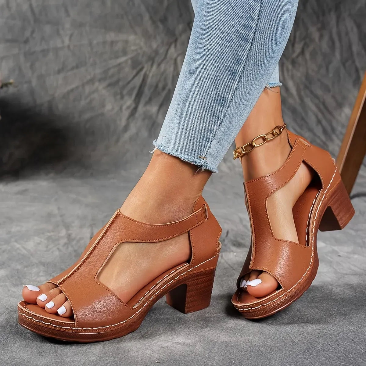 Women’s Chunky Heel Cutout Sandals