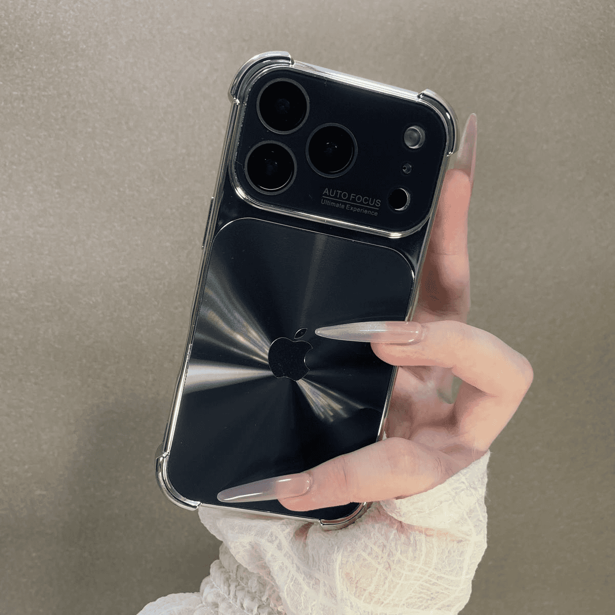 Stoßfeste Handyhülle in voller Größe mit AI-Taste und CD-Muster für iPhone-Serie